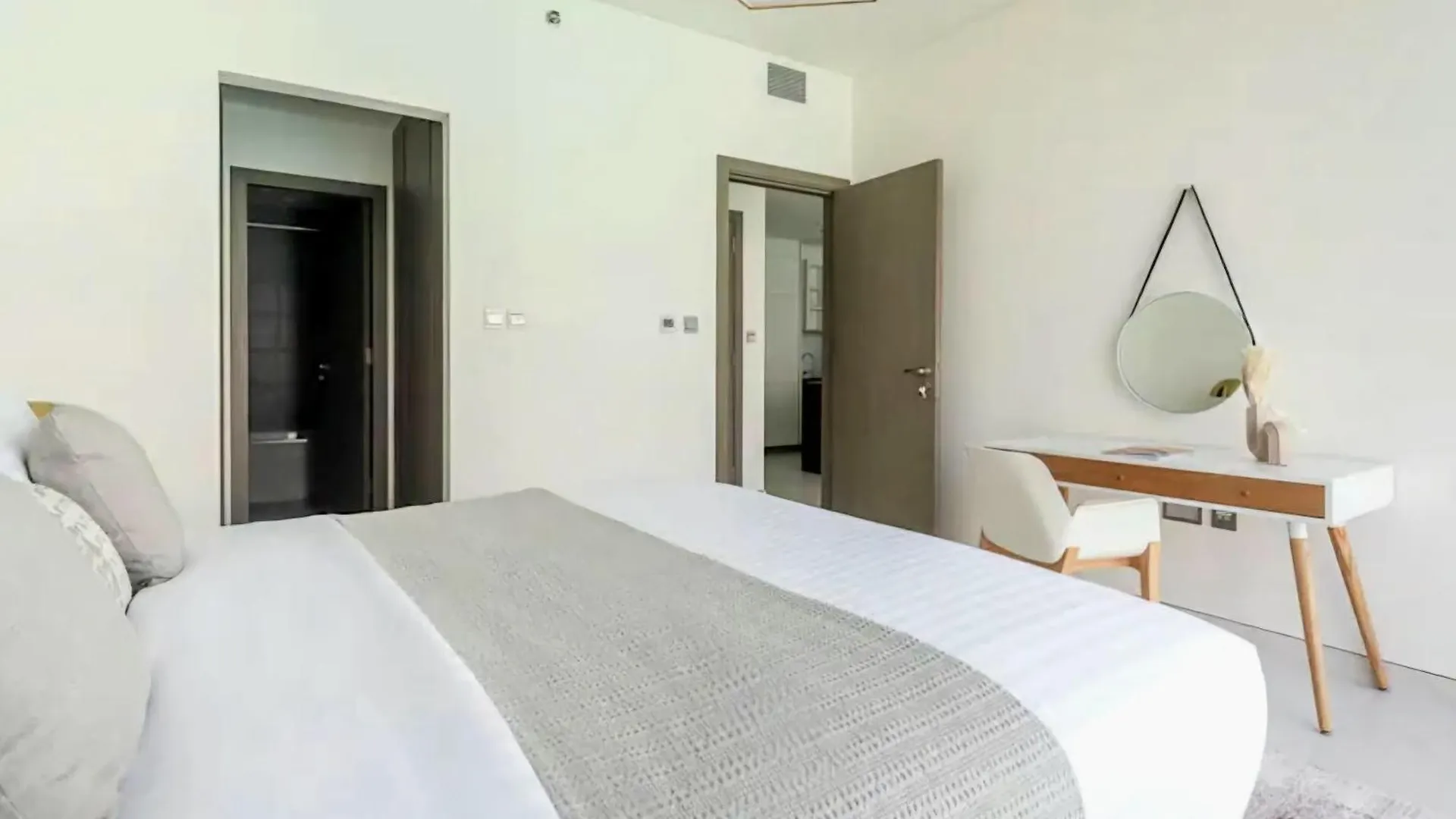 Luxury Waterfront 1Br - Dubai Lagoon Escape Apartment